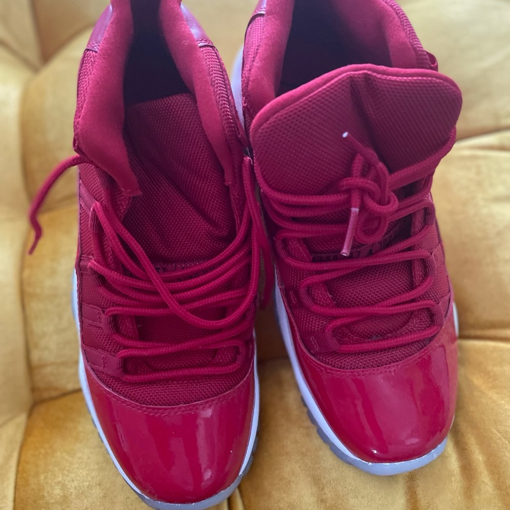 Jordan 11 OG red